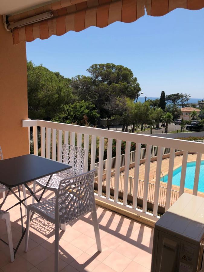 Apartment Newly Renovated Aircond-Wifi-Pool-Sea View-150M To Beaches- Saint Aygulf Bagian luar foto