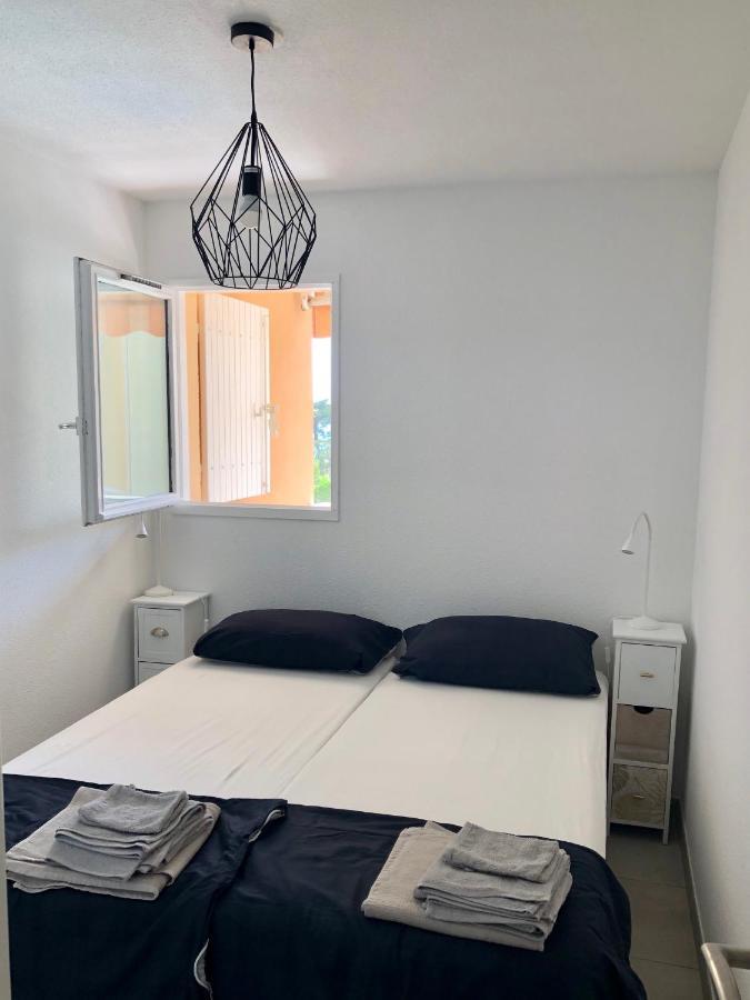 Apartment Newly Renovated Aircond-Wifi-Pool-Sea View-150M To Beaches- Saint Aygulf Bagian luar foto