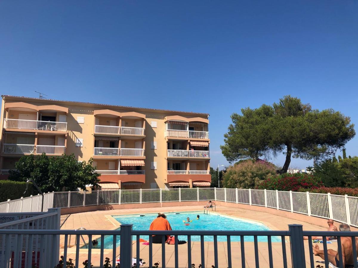 Apartment Newly Renovated Aircond-Wifi-Pool-Sea View-150M To Beaches- Saint Aygulf Bagian luar foto