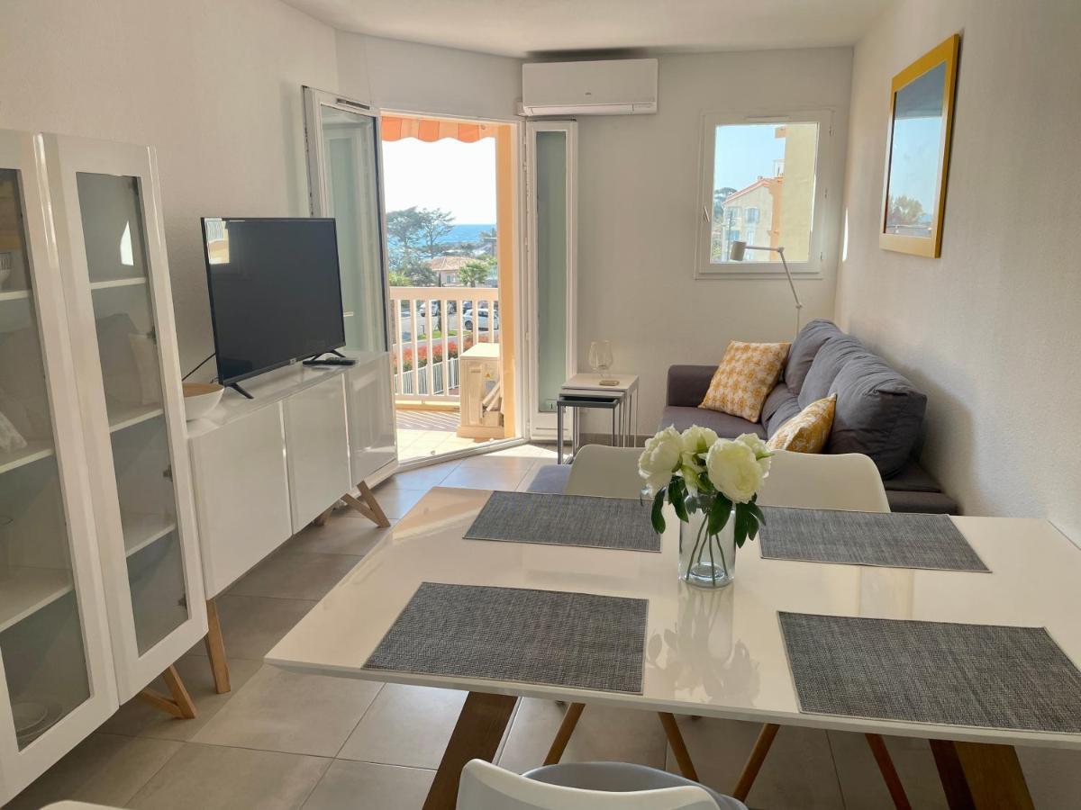 Apartment Newly Renovated Aircond-Wifi-Pool-Sea View-150M To Beaches- Saint Aygulf Bagian luar foto