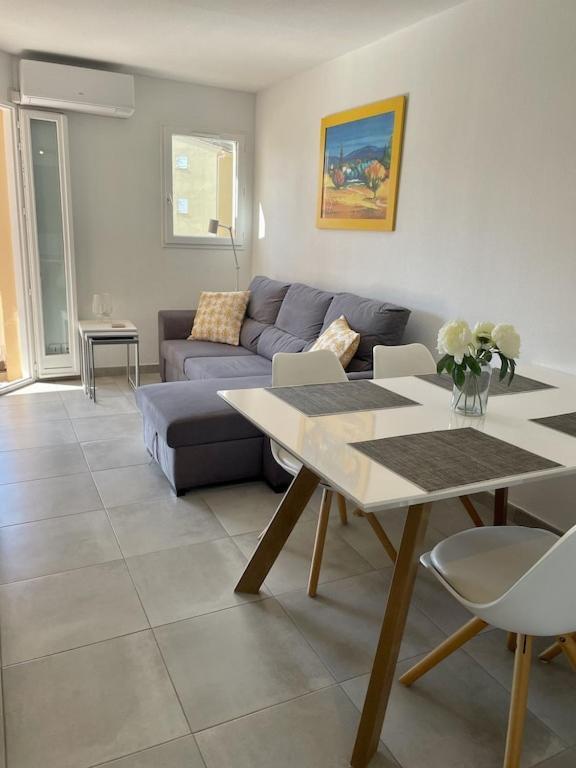 Apartment Newly Renovated Aircond-Wifi-Pool-Sea View-150M To Beaches- Saint Aygulf Bagian luar foto