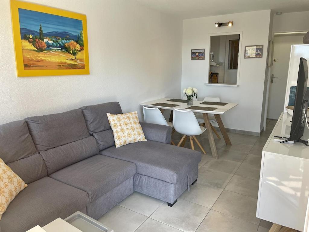 Apartment Newly Renovated Aircond-Wifi-Pool-Sea View-150M To Beaches- Saint Aygulf Bagian luar foto